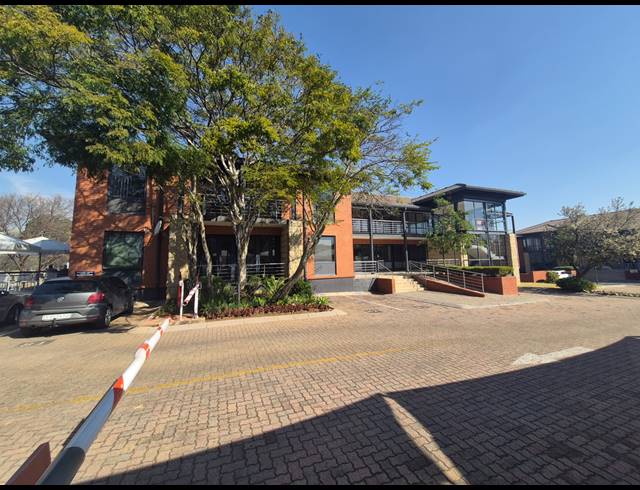 243M² OFFICE TO LET IN WOODMEAD